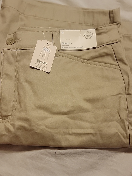 St. John's Bay Pants - NWT Size 18 Women Bermuda Shorts in Light Khaki - "Secretly Slender" Tag